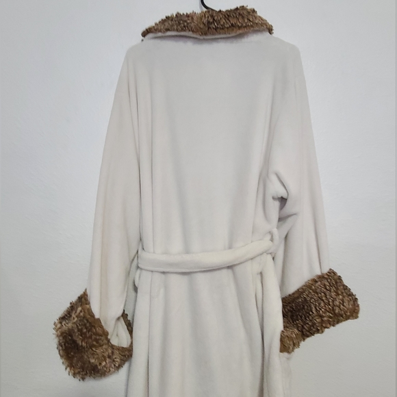 Pottery barn long robe faux fur white - Picture 5 of 12